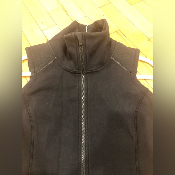 ATHLETA Stronger vest in black with full zipper and two pockets. Size S. - Picture 5 of 13